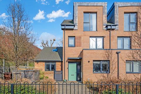 4 bedroom terraced house for sale, Reynard Way, Brentford, TW8