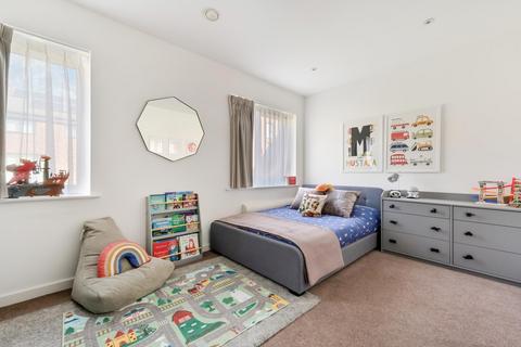 4 bedroom terraced house for sale, Reynard Way, Brentford, TW8