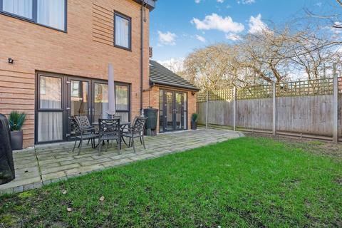 71 Reynard Way, Brentford, TW8 9GF