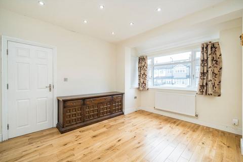 4 bedroom house to rent, Glenister Park Road, London SW16