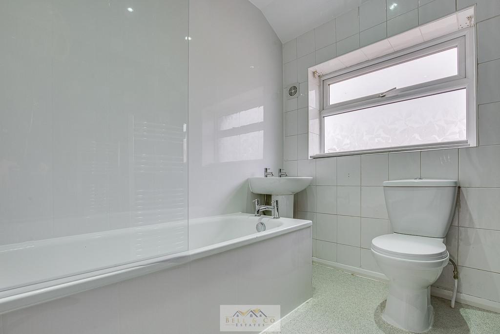 Bathroom. 1.1