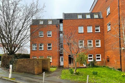 2 bedroom flat to rent, Alma Court, Bristol BS8