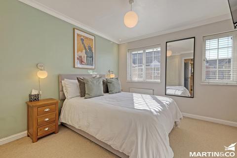 12 Amcotes Place, Chelmsford, CM2 9HZ