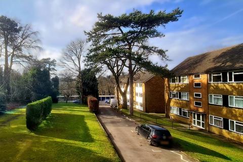 2 bedroom apartment to rent, Tupwood Lane, Caterham