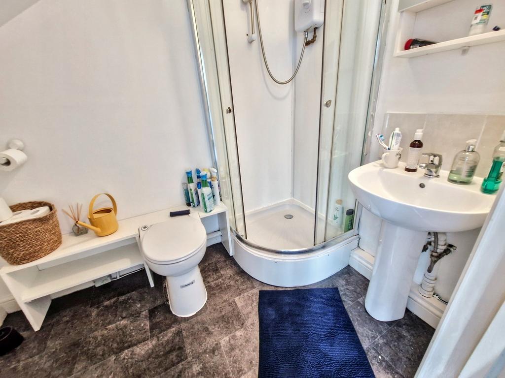 3rd Floor Flat 3 Bathroom