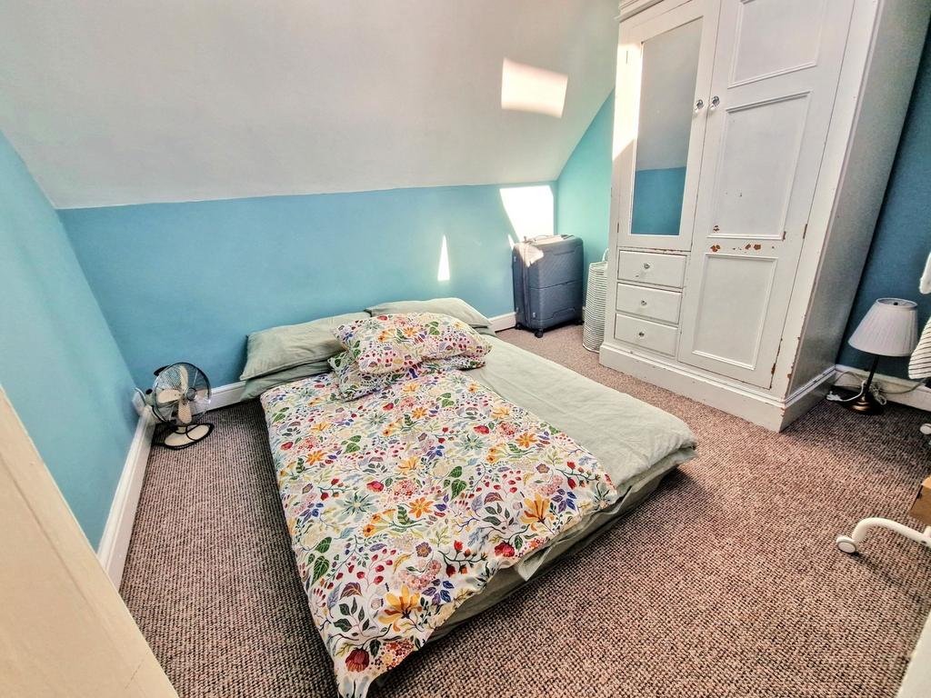 3rd Floor Flat 3 Bedroom