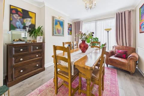 2 Shendish Edge, Hemel Hempstead, HP3 9SZ