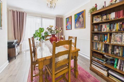 2 Shendish Edge, Hemel Hempstead, HP3 9SZ