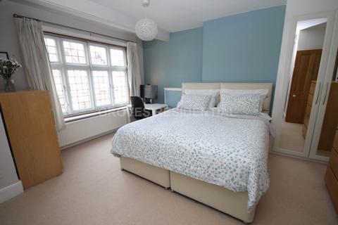 24 Mount Pleasant Road, New Malden, KT3 3JZ