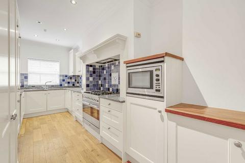 undefined, King George Square, Richmond TW10