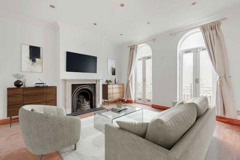 undefined, King George Square, Richmond TW10