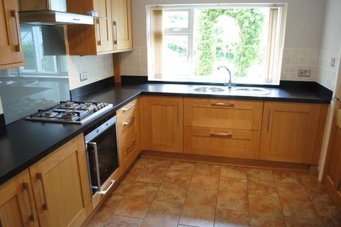 3 bedroom detached house to rent, Highfields Avenue, Whitchurch, Shropshire