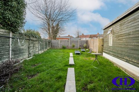 5 bedroom semi-detached house for sale, Waltham Avenue, Hayes