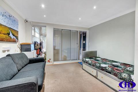 5 bedroom semi-detached house for sale, Waltham Avenue, Hayes