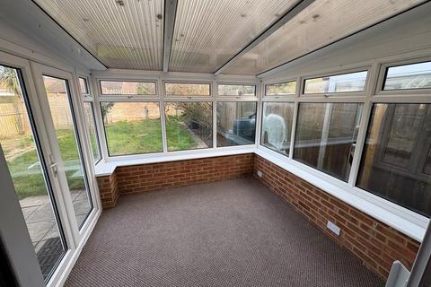 3 bedroom semi-detached bungalow to rent, Millmead Avenue, Margate