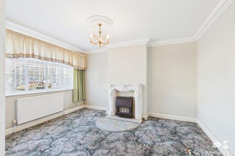 3 bedroom terraced house for sale, Benhurst Avenue, Hornchurch