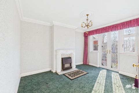 3 bedroom terraced house for sale, Benhurst Avenue, Hornchurch