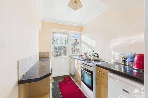 3 bedroom terraced house for sale, Benhurst Avenue, Hornchurch