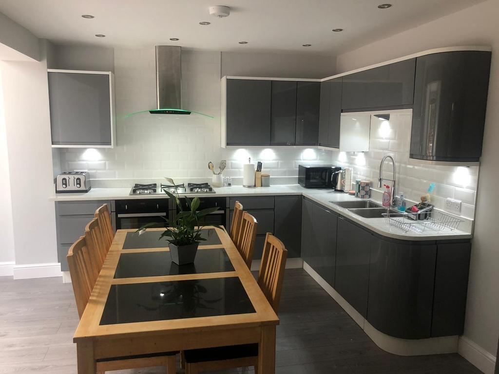 Oaktree Kitchen   (5