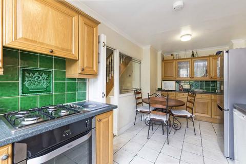 3 bedroom flat to rent, Fleming Road, London SE17