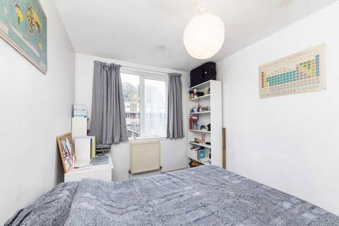 3 bedroom flat to rent, Fleming Road, London SE17