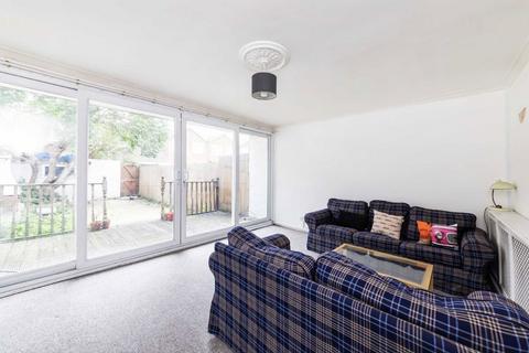 3 bedroom flat to rent, Fleming Road, London SE17