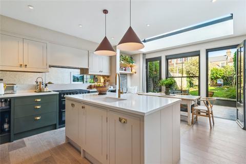 48 Bellamy Street, London, SW12 8BU