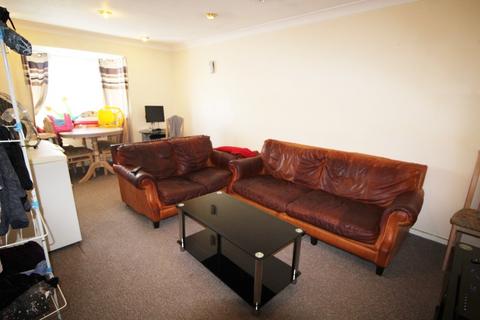 2 bedroom apartment to rent, St Andrews Gardens, Colchester