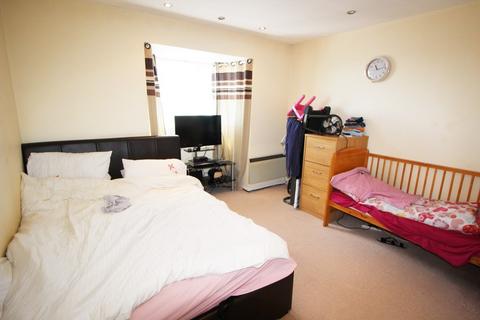 2 bedroom apartment to rent, St Andrews Gardens, Colchester