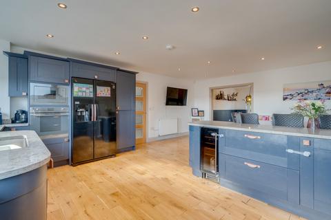 5 bedroom detached house for sale, Upper Batley Low Lane, Upper Batley