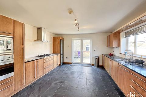 5 bedroom detached house to rent, Highbury Road