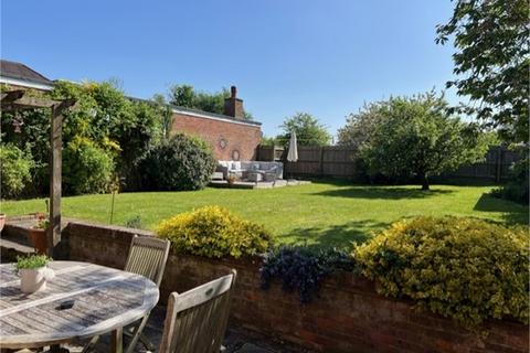 4 bedroom detached house for sale, Main Street, Grendon Underwood, Buckinghamshire.