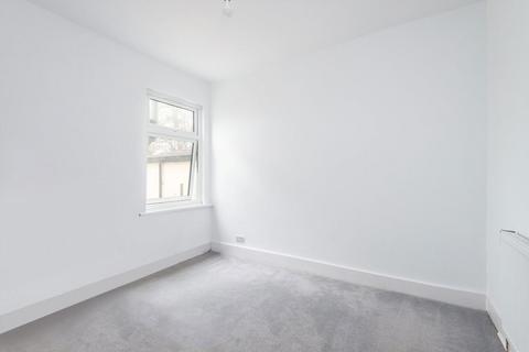 4 bedroom terraced house to rent, Dongola Road, London E13