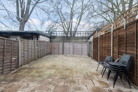 4 bedroom terraced house to rent, Dongola Road, London E13