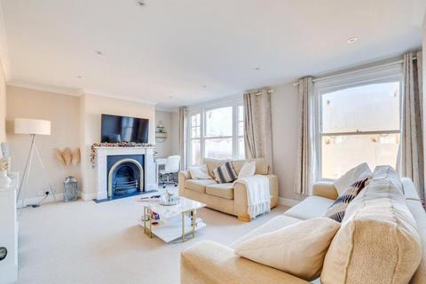 3 bedroom apartment to rent, Hamilton Terrace, London NW8