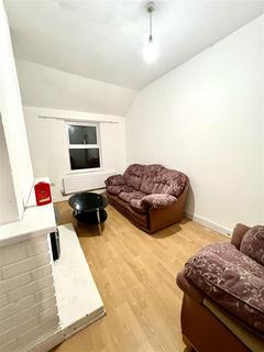 3 bedroom house to rent, Tilford Road, Newstead Village NG15