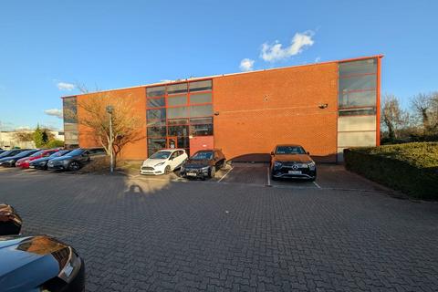 Warehouse to rent, 316 & 317 Portsmouth Motor Park, Airspeed Road, Portsmouth, PO3 5RF