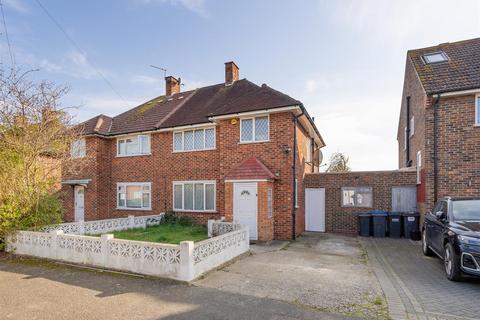 3 bedroom semi-detached house to rent, Coleridge Road, Croydon, CR0