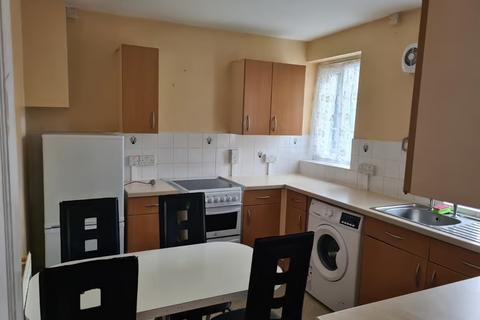 3 bedroom flat to rent, Wolsey Grove, Edgware HA8