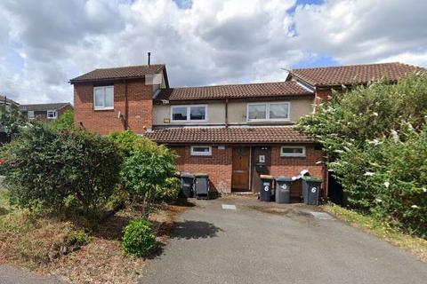 1 bedroom terraced house for sale, 4 Lymington Gardens, Bedford, Bedfordshire, MK41 0QJ