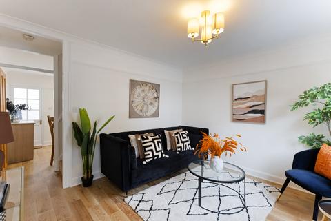2 Connaught Road, Richmond, TW10 6DW