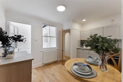 2 Connaught Road, Richmond, TW10 6DW