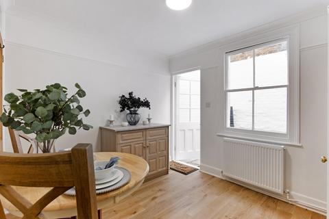 2 Connaught Road, Richmond, TW10 6DW