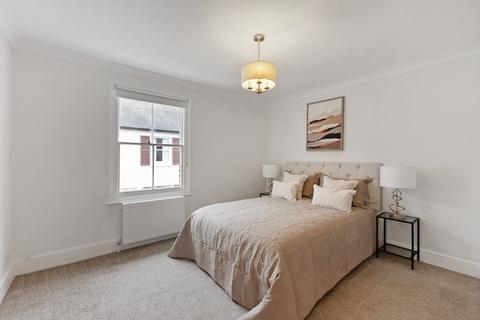 2 Connaught Road, Richmond, TW10 6DW