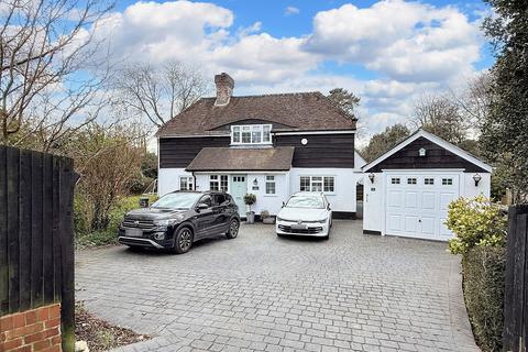 4 bedroom detached house for sale, Lantern Cottage, 2 West Road, Dibden Purlieu, Southampton, SO45 4RJ