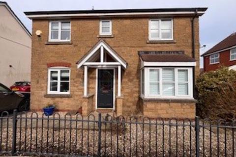 4 bedroom detached house to rent, Adams Meadow, Ilminster