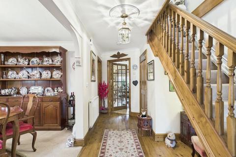 undefined, Llys Pencrug, Llandeilo