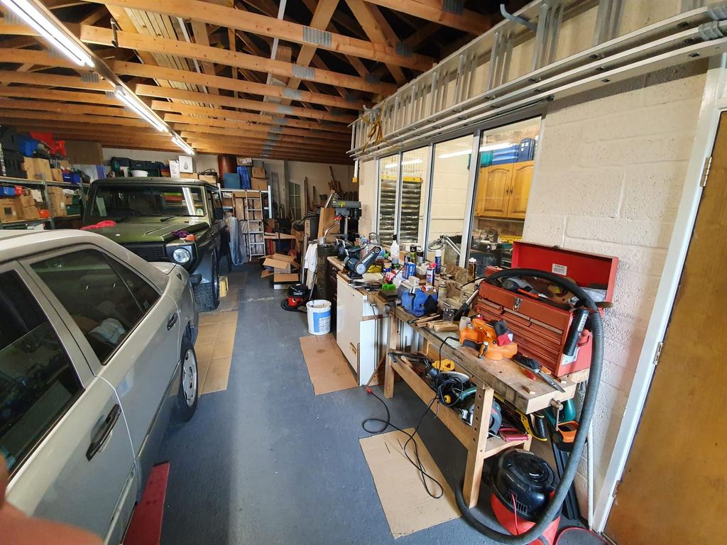 Garage 1
