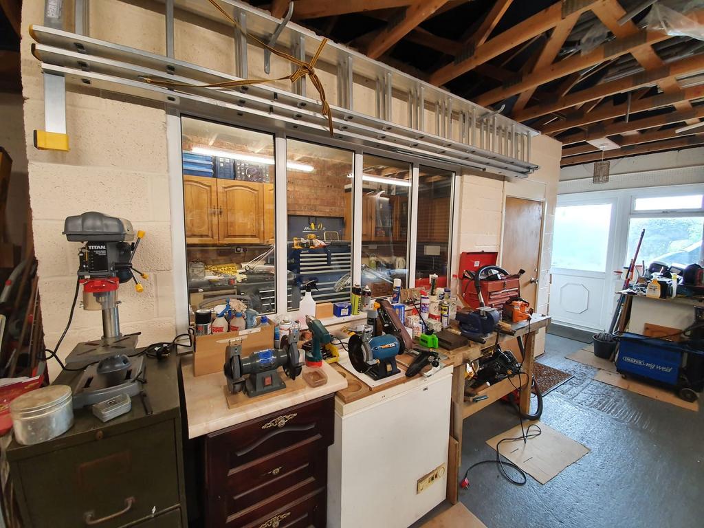 Garage 2
