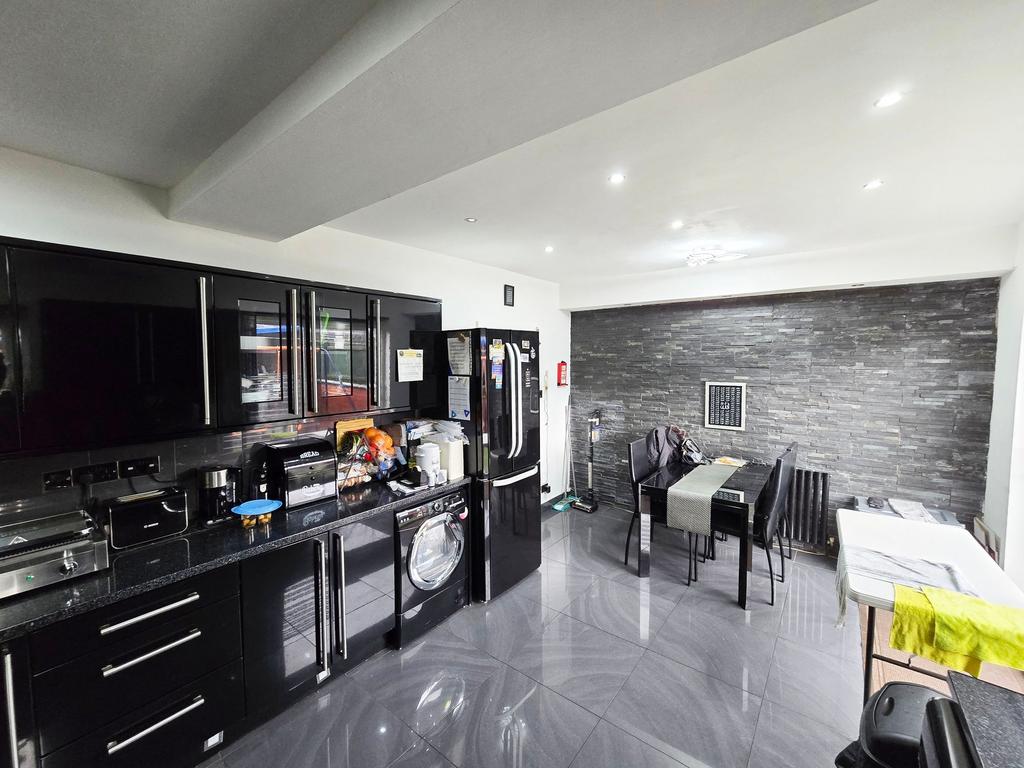 Kitchen &amp; Diner 3